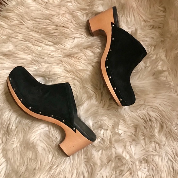 UGG Shoes - UGG 🇦🇺 Black Suede Clogs w/ Wooden Heel -Size 7